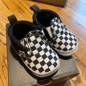 INFANT CHECKER SLIP-ON V CRIB SHOE